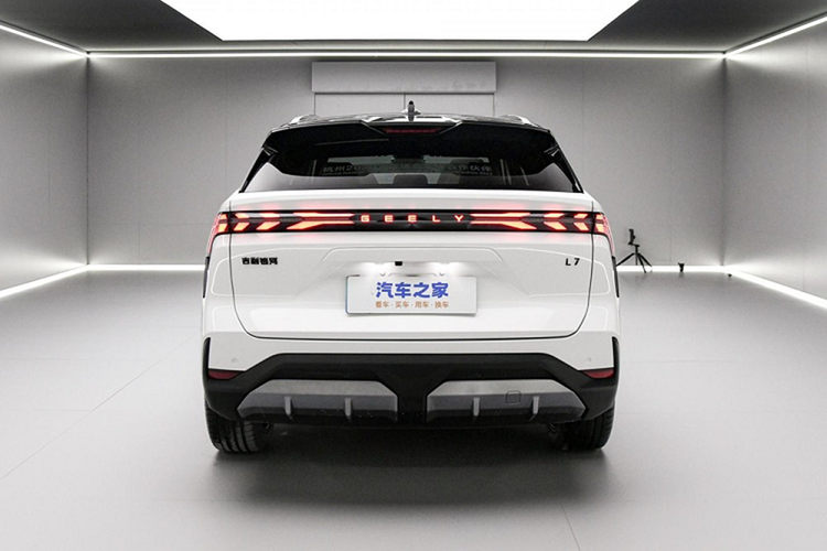 Về xuất khẩu ra nước ngoài, doanh số bán hàng trong tháng 10 là 28.591 xe, tăng khoảng 4% so với tháng trước và tăng hơn 57% so với cùng kỳ năm ngoái. Đồng thời, dấu ấn toàn cầu của Geely lại được mở rộng, Geely Starray ra mắt tại Ả Rập Saudi, Lynk &amp; Co đã ra mắt tại các triển lãm ôtô ở nước ngoài và gia nhập thị trường Qatar.