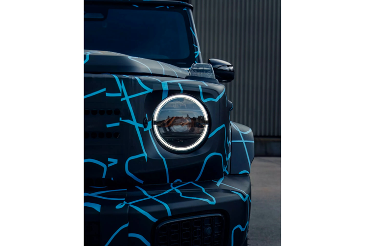 Ngoài ra, EQG cũng được bổ sung một vài chi tiết nhằm tăng tính khí động học như bộ vành đúc đặc biệt và các khe gió nhỏ ở vòm bánh sau. Theo những hình ảnh rò rỉ, nội thất của EQG cũng khá giống với đàn anh G-Class.