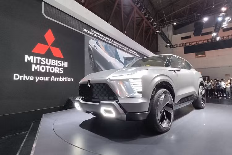 Tại triển lãm IIMS 2023 diễn ra tại Indonesia, hãng Mitsubishi đã mang mẫu xe concept XFC đến trưng bày. Đây là mẫu xe concept Mitsubishi XFC hoàn toàn mới, lần đầu tiên trình làng trong triển lãm Ô tô Việt Nam 2022 diễn ra vào tháng 10 năm ngoái.