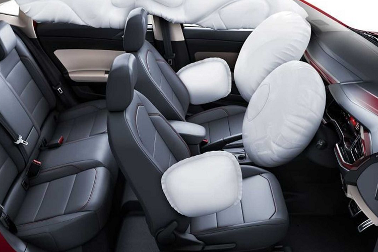 Thứ hai là động cơ xăng, dung tích 1.5 TSI EVO, cho công suất 148 mã lực. Đi kèm là hộp số sàn 6 cấp. Bản 1.0 TSI có tuỳ chọn số tự động 6 cấp và 1.5 TSI có hộp số ly hợp kép 7 cấp.