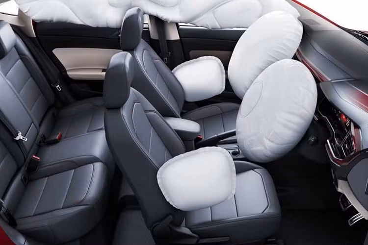 Thứ hai là động cơ xăng, dung tích 1.5 TSI EVO, cho công suất 148 mã lực. Đi kèm là hộp số sàn 6 cấp. Bản 1.0 TSI có tuỳ chọn số tự động 6 cấp và 1.5 TSI có hộp số ly hợp kép 7 cấp.