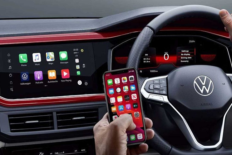 Hàng ghế sau của chiếc sedan có thể gập theo tỷ lệ 60:40 để tăng thể tích khoang hành lý. Theo công bố của nhà sản xuất, Volkswagen Virtus 2023 có thể tích cốp 521 lít. Về truyền động, Volkswagen Virtus 2023 tại Ấn Độ cung cấp cho người dùng 2 tuỳ chọn. Thứ nhất là động cơ xăng, dung tích 1.0 TSI, sản sinh công suất 113 mã lực.