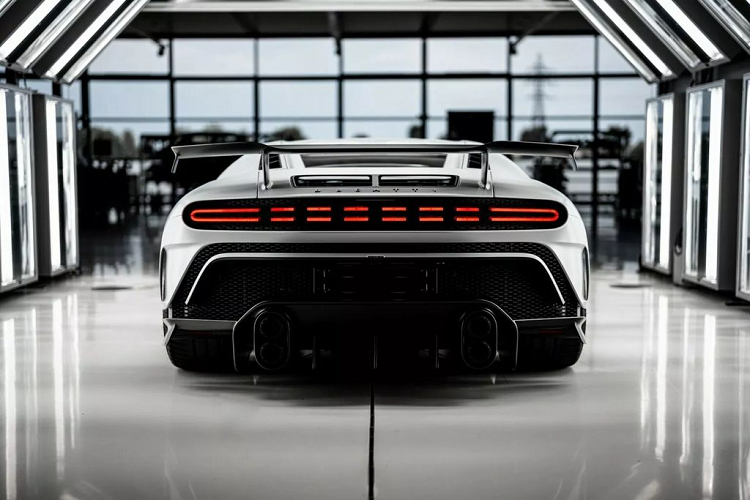 “Tôi phải tìm ra lý do tại sao khi khoảng cách giữa hai bộ phận lệch khỏi dung sai quy định chỉ một milimet,” ông Gregoire Haller-Meyer chia sẻ. Sai số chỉ 1mm có thể dẫn tới tiếng ồn lớn gây ảnh hưởng tới trải nghiệm người dùng, nhất là khi xe Bugatti vận hành ở tốc độ cao.