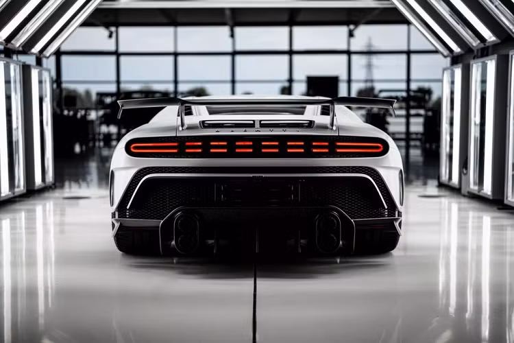 “Tôi phải tìm ra lý do tại sao khi khoảng cách giữa hai bộ phận lệch khỏi dung sai quy định chỉ một milimet,” ông Gregoire Haller-Meyer chia sẻ. Sai số chỉ 1mm có thể dẫn tới tiếng ồn lớn gây ảnh hưởng tới trải nghiệm người dùng, nhất là khi xe Bugatti vận hành ở tốc độ cao.