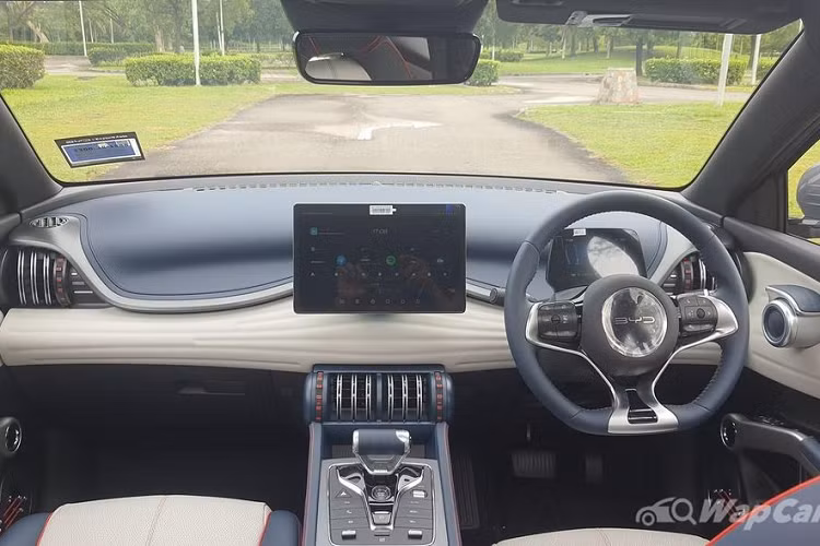 Theo báo cáo mới nhất của MarkLines, BYD ghi nhận doanh số 1,25 triệu xe bán ra trong 6 tháng đầu năm, qua đó lọt TOP 10 tập đoàn ô tô lớn nhất thế giới. Trước đó, năm 2022, hãng xe điện Trung Quốc chỉ xếp thứ 16 về tổng doanh số bán hàng. Năm 2021, BYD còn không có mặt trong TOP 20.