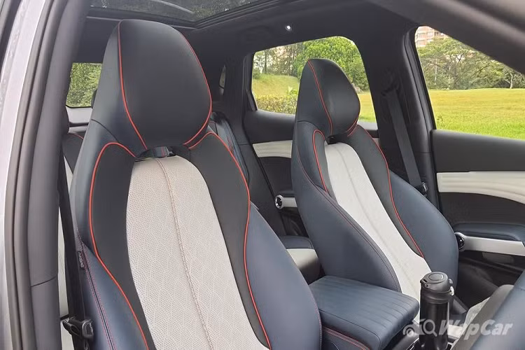 Theo một số nguồn tin, BYD Atto3 sẽ về Việt Nam trong tương lai gần. Trước đó, đại diện của hãng xe Trung Quốc đã xác nhận xây dựng nhà máy sản xuất ở nước ta nhằm đáp ứng nhu cầu người tiêu dùng trong nước và xuất khẩu ra thị trường Đông Nam Á, theo thông tin do Reuter đăng tải hồi đầu tháng 5 năm nay.