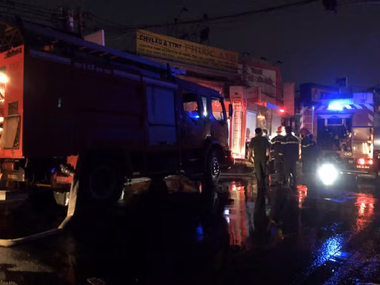 Chay lon o nha dan tai TP Thu Duc, nhieu nguoi thao chay-Hinh-2