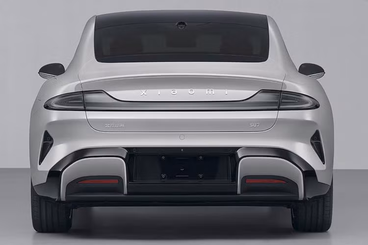 Ngoài ra, xe còn dùng pin LFP 73,6 kWh của BYD hoặc pin ternary (NMC) 101 kWh của CATL. Pin của BYD mang đến phạm vi di chuyển là 628 km và 668 km, tùy phiên bản. Con số tương ứng của pin CATL là 800 km và 750 km. Pin của BYD hỗ trợ sạc nhanh 400V trong khi pin CATL có thể dùng sạc nhanh 800V.