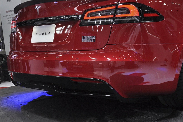 Ở bản Dual Motor, Tesla Model S 2023 sở hữu 2 mô-tơ điện có công suất tối đa 670 mã lực, tăng 133 mã lực so với phiên bản cũ.