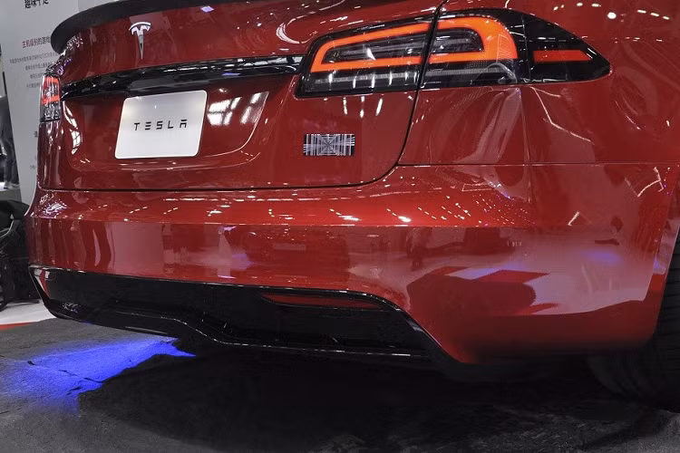 Ở bản Dual Motor, Tesla Model S 2023 sở hữu 2 mô-tơ điện có công suất tối đa 670 mã lực, tăng 133 mã lực so với phiên bản cũ.