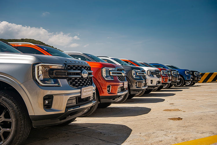 Ford Everest nằm trong phân khúc SUV 7 chỗ tầm trung được nhiều khách hàng ưa chuộng do sử dụng khung gầm vững chãi, khả năng vận hành ấn tượng cùng thiết kế cơ bắp đậm chất Mỹ đi kèm nhiều trang bị tiện nghi hiện đại.