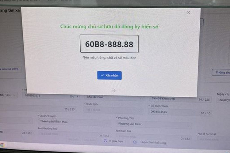 Chiếc biển 60B8-888.88 vốn được anh bấm ngẫu nhiên cho xe máy Honda Wave Alpha chỉ có giá hơn 20 triệu đồng. Tuy nhiên, sau ngày 15/8/2023 khi biển số định danh đã được áp dụng tại Việt Nam, anh Tâm đã định danh lại chiếc biển VIP này. Sau đó anh đã gắn biển số ngũ quý 8 cho chiếc Vespa 946 Christian Dior bản giới hạn, phiên bản này có thời điểm từng bị hét giá 2 tỷ đồng.