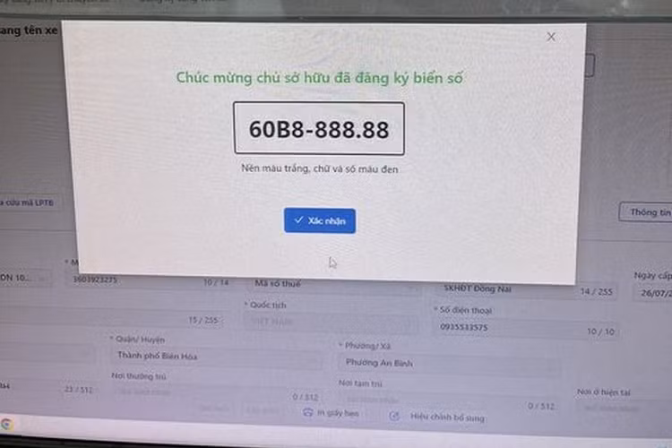 Chiếc biển 60B8-888.88 vốn được anh bấm ngẫu nhiên cho xe máy Honda Wave Alpha chỉ có giá hơn 20 triệu đồng. Tuy nhiên, sau ngày 15/8/2023 khi biển số định danh đã được áp dụng tại Việt Nam, anh Tâm đã định danh lại chiếc biển VIP này. Sau đó anh đã gắn biển số ngũ quý 8 cho chiếc Vespa 946 Christian Dior bản giới hạn, phiên bản này có thời điểm từng bị hét giá 2 tỷ đồng.