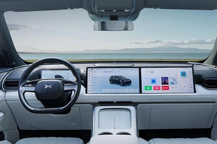 Đặc biệt, G9 được trang bị trợ lý bằng giọng nói tiên tiến, có khả năng phản hồi trong vài phần nghìn giây, kiểm soát hơn 600 tính năng của xe, có thể tiếp nhận yêu cầu của nhiều người dùng khác nhau cùng thời điểm mà không cần phải tắt đi bật lại.