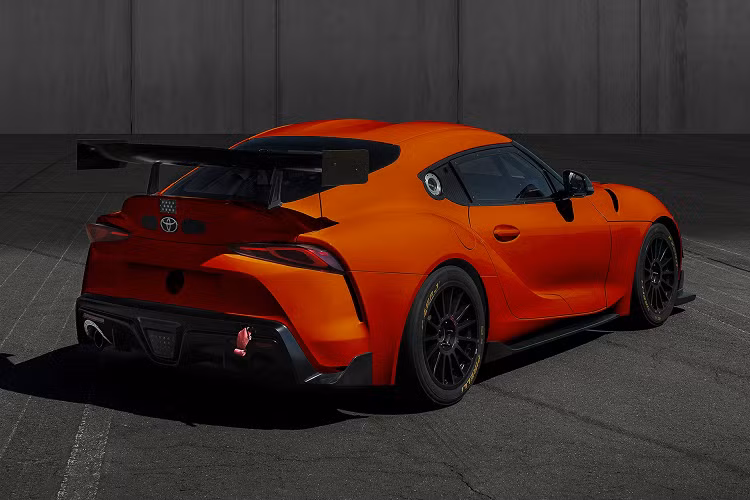 Mức giá xe Toyota GR Supra Plasma Orange Edition khởi điểm từ 56.000 USD và để sở hữu được chiếc xe này khách mua phải tham gia bốc thăm từ ngày 8/5 đến ngày 4/6 tại cửa hàng GR Garage ở Nhật.