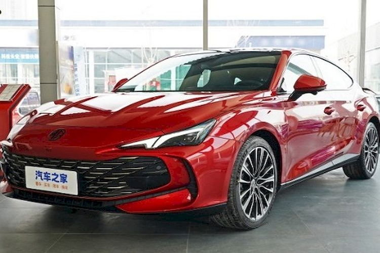 Ngay sau khi SAIC Motor Việt Nam công bố trở thành nhà phân phối độc quyền thương hiệu MG, một số đại lý đã hé lộ thông tin dòng xe MG7 hoàn toàn mới sẽ ra mắt thị trường trong nước vào quý IV năm nay. Nguồn tin này cho biết thêm, xe có mức giá dự kiến chỉ từ 750 triệu đồng. 