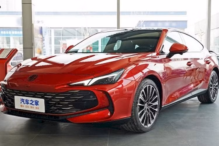 Ngay sau khi SAIC Motor Việt Nam công bố trở thành nhà phân phối độc quyền thương hiệu MG, một số đại lý đã hé lộ thông tin dòng xe MG7 hoàn toàn mới sẽ ra mắt thị trường trong nước vào quý IV năm nay. Nguồn tin này cho biết thêm, xe có mức giá dự kiến chỉ từ 750 triệu đồng. 