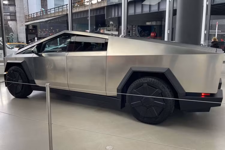 Chúng có thiết kế "mềm" hơn các vùng khác để dễ bị bóp méo, uốn cong hay "co rụm" và "chuyển hướng" lực tác động tránh xa khoang cabin hành khách khi xảy ra va chạm. Tuy nhiên, với Tesla Cybertruck, không ai có thể nói trước các vùng hấp thụ xung lực có được phát triển đúng cách hay không khi thân xe được làm từ vật liệu quá chắc chắn.