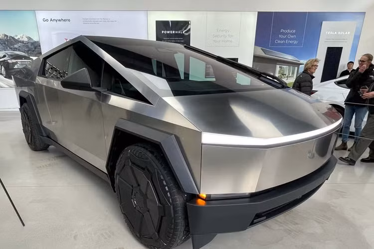 Theo kế hoạch, Tesla Cybertruck chạy điện sẽ chính thức được trình làng vào ngày 30/11 tới đây, đúng 4 năm sau khi phiên bản nguyên mẫu đầu tiên ra mắt công chúng. Đây là cột mốc quan trọng đối với Tesla nên hãng dự định đánh dấu bằng một sự kiện tại nhà máy gần Austin, Texas.