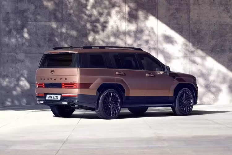 Hãng xe sang nước Đức, Mercedes-Benz cũng bám sát ngay Hyundai khi sở hữu đội hình có tuổi đời trung bình 3,3.