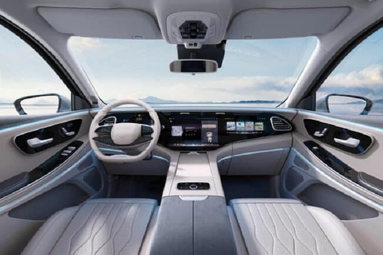 Exeed Lanyue của Trung Quốc sẽ được định vị là một chiếc SUV cỡ trung và cỡ lớn, hiện tại, hãng này cho biết sẽ có tổng cộng 6 phiên bản đi kèm mức giá từ 179.900 nhân dân tệ đến 233.900 nhân dân tệ (tương đương 615 triệu đến 800 triệu đồng).