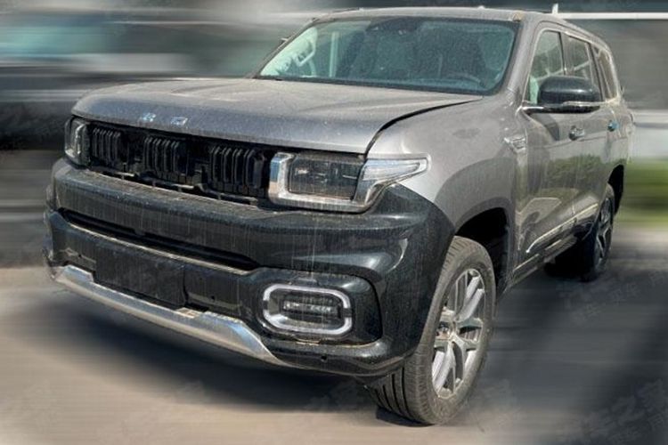  Beijing BJ60 của Trung Quốc là 1 chiếc SUV cỡ trung đã được ra mắt vào năm 2021 rất thú vị khi có thiết kế lai các mẫu xe của Jeep và Toyota Land Cruiser, chiếc xe này sẽ cạnh tranh trực tiếp cùng với Toyota Highlander hay Hyundai Santa Fe.