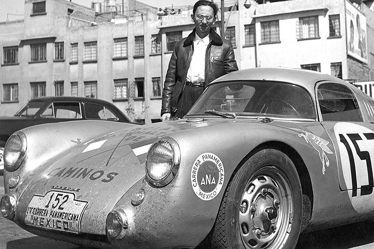 Những chiếc xe thể thao Cayman GT4 RS được chế tạo tại xưởng Porsche Sonderwunsch ở Stuttgart-Zuffenhausen, nhằm tôn vinh di sản của cuộc đua Carrera Panamericana, với các số đua 152 và 154, gợi nhớ đến sự kiện lịch sử.