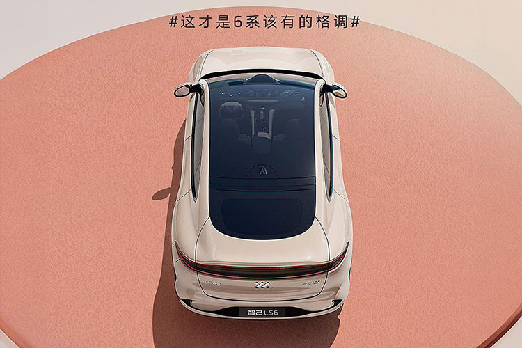 Hơn nữa, IM LS6 áp dụng thiết kế fastback và có mặt trước kín, nắp tùy chọn trên mui, đèn hậu kiểu xuyên thấu, màn hình LED ở phía sau và tay nắm cửa ẩn. Xe chạy trên bộ vành 21 inch. Kích thước lốp trước và sau lần lượt là 235/45 và 265/40.