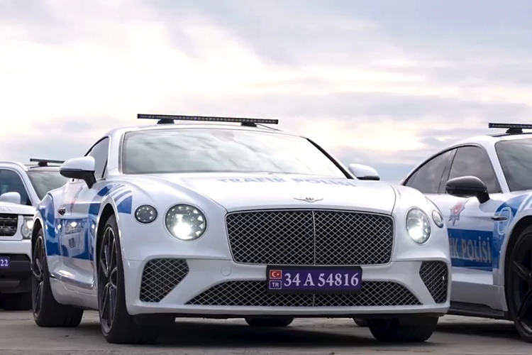 Bentley Continenal GT là mẫu grand tourer thể thao đến từ Anh Quốc, với 2 tùy chọn động cơ V8 4.0L hoặc động cơ W12 6.0L tùy theo phiên bản.