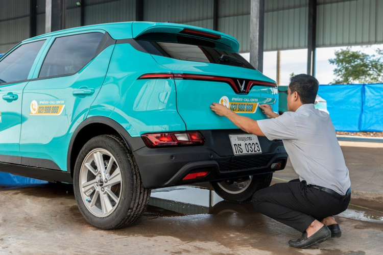 Sau tiếng vang tại Việt Nam, taxi Xanh SM hiện được rất nhiều người dân “xứ sở triệu voi” mong chờ để được trải nghiệm những mẫu ô tô điện VinFast nổi tiếng.