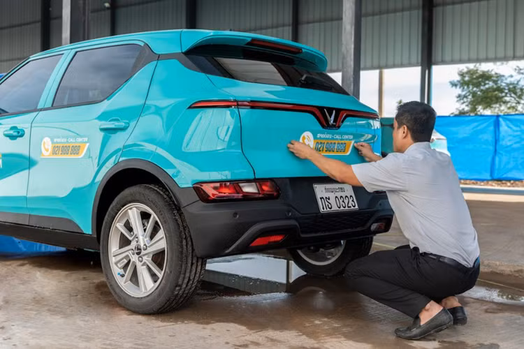 Sau tiếng vang tại Việt Nam, taxi Xanh SM hiện được rất nhiều người dân “xứ sở triệu voi” mong chờ để được trải nghiệm những mẫu ô tô điện VinFast nổi tiếng.