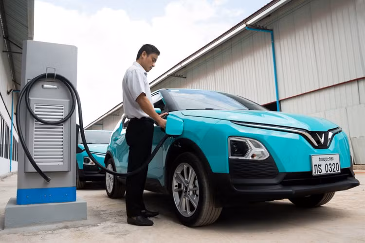 Bước đầu, tại thị trường Lào, GSM sẽ phát triển dịch vụ taxi điện, tiến tới phát triển đầy đủ hệ sinh thái dịch vụ như cho thuê xe điện, dịch vụ đặt xe trọn gói, đặt xe du lịch, đặt xe cá nhân hoá… tương tự như tại Việt Nam.