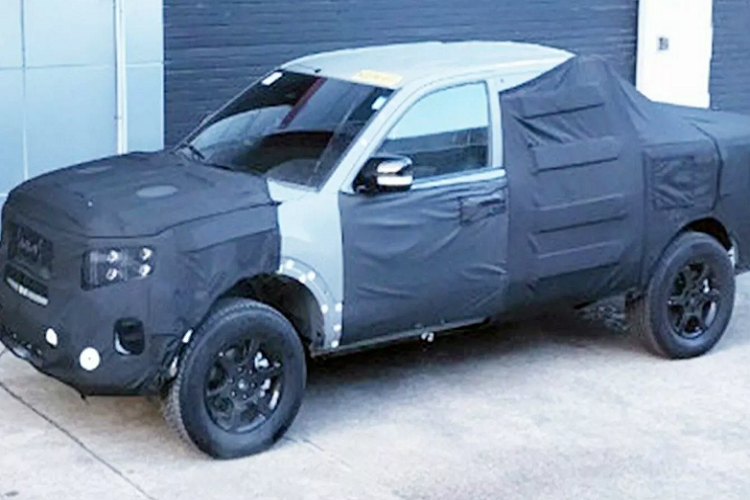 Hiện chưa có thông tin về động cơ của Kia Tasman. Tuy nhiên, theo nguồn tin từ đại lý, trong giai đoạn đầu, mẫu xe bán tải này sẽ dùng động cơ diesel ở thị trường Úc. Trong khi đó, ở thị trường Trung Đông, xe được trang bị động cơ xăng để đáp ứng thị hiếu của khách hàng. Ngoài ra, vào năm ngoái, lãnh đạo toàn cầu của Kia từng ám chỉ việc sẽ ra mắt xe bán tải thuần điện trong tương lai. Do đó, Kia Tasman có thể sẽ có thêm phiên bản điện