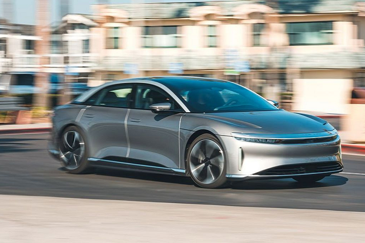 Atieva đã được đổi tên thành Lucid Motors vào tháng 10/2016 và chính thức công bố ý định phát triển một mẫu xe hạng sang chạy hoàn toàn bằng điện, hiệu suất cao mang tên Lucid Air. Nhưng phải đến tháng 9/2021, Lucid Motors mới bắt đầu sản xuất những chiếc Air sedan chạy hoàn toàn bằng điện đầu tiên của mình ở bang Arizona.