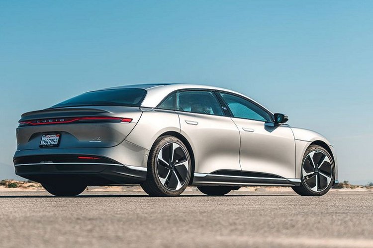 Lucid Air được thiết kế để cạnh tranh với Tesla Model S, Fisker Karma, Porsche Taycan cũng như các loại xe điện hạng sang khác do Mercedes-Benz, BMW và Audi sản xuất.