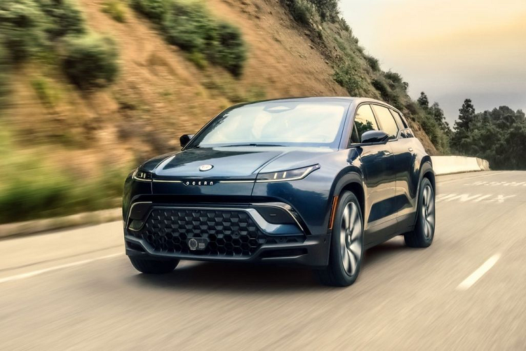 Năm 2007, Henrik Fisker, người đàn ông được biết tới với việc thiết kế những mẫu xe hơi hạng sang cho Ford, BMW AG và Aston Martin, đã quyết định bắt đầu sự nghiệp dấn thân vào ngành công nghiệp ôtô khi cho thành lập hãng xe Fisker Automotive. Mẫu xe đầu tay của Fisker Inc. là Ocean, một chiếc SUV điện thân thiện với môi trường và ứng dụng nhiều tính năng trong khoang nội thất, có khả năng chạy từ 400 cho tới hơn 550 km trên một lần sạc.