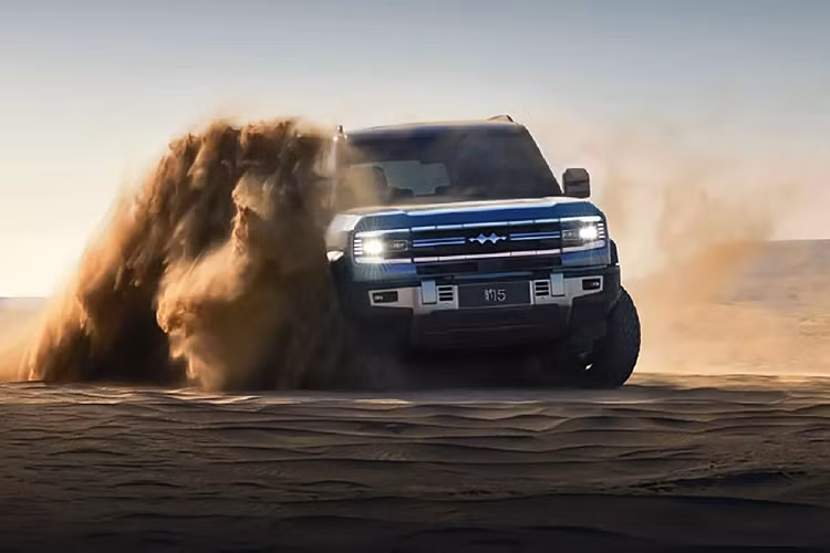 Giá xe Fang Cheng Bao Leopard 5 được dự đoán nằm trong khoảng 400.000 - 600.000 NDT (tương đương khoảng 1,3 - 1,96 tỷ đồng).