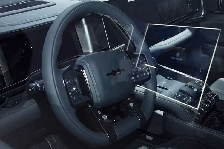 Cung cấp sức mạnh cho Fang Cheng Bao Leopard 5 là hệ truyền động plug-in hybrid có tên Dual Mode Off-Road (DMO) của hãng BYD. Hệ truyền động này bao gồm máy xăng 4 xi-lanh, dung tích 1.5L và 2 mô-tơ điện, cho công suất tổng cộng 670 mã lực cùng mô-men xoắn cực đại 760 Nm. Bên cạnh đó là hệ dẫn động 4 bánh 4WD và 3 khóa vi sai khác nhau.