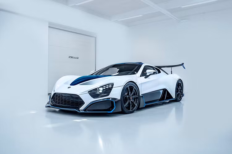 Zenvo Automotive đã được biết đến trong nhiều năm trở lại đây với việc chế tạo một số mẫu siêu xe thú vị. Giờ đây, hãng xe Đan Mạch hoàn toàn có thể gây thêm tiếng vang trong ngành công nghiệp ôtô khi cho ra mắt siêu phẩm Aurora mới tại Tuần lễ xe hơi Monterey 2023.