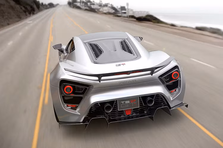 Zenvo cũng nhấn mạnh rằng mô-tơ điện và bộ pin lưu trữ năng lượng sẽ cho phép Aurora có thể vận hành chỉ bằng điện, dù là trong những quãng đường ngắn nhưng vẫn đủ để mang lại sự thuận tiện cho người sử dụng.