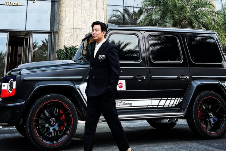 Trong thời gian sắp tới, Minh Nhựa sẽ nhận bàn giao 1 bom tấn đó chính là siêu phẩm McLaren Elva chỉ được sản xuất giới hạn 149 chiếc trên toàn thế giới, trong đó, Minh "Nhựa" chọn mua xe McLaren Elva bản 3 không, tức có thêm tùy chọn trang bị kính chắn gió để hợp pháp lưu thông trên đường phố Việt Nam.