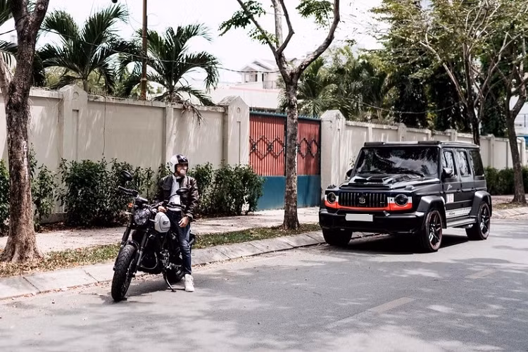 Chính vì vậy, chiếc SUV hạng sang Mercedes-AMG G63 Edition 1 này đã khiến không ít người tin rằng, bố vợ đã san sẻ lại chiếc Mercedes-AMG G63 Edition 1 này cho thế hệ tiếp theo.