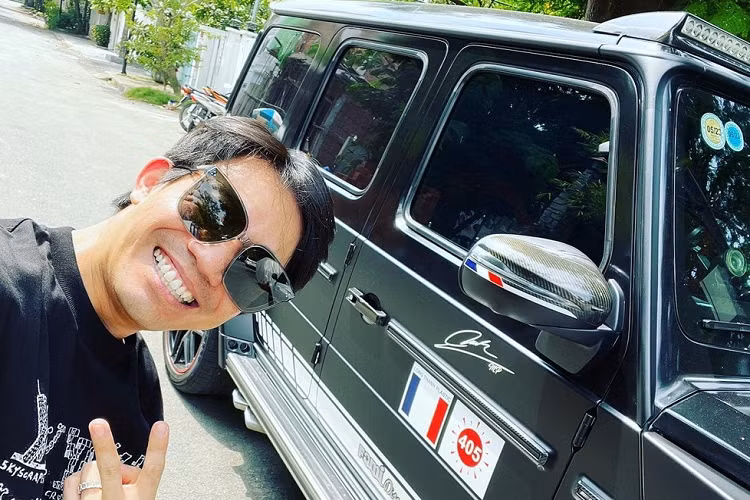 Ngoài chiếc Mercedes-AMG G63 Edition 1 hàng hiếm này, Minh Nhựa còn sở hữu loạt SUV hạng sang đắt tiền khác như; Range Rover Autobiography 2018. Range Rover SVAutobiography, siêu SUV Lamborghini Urus, SUV siêu sang Mercedes-Maybach GLS480 4Matic...