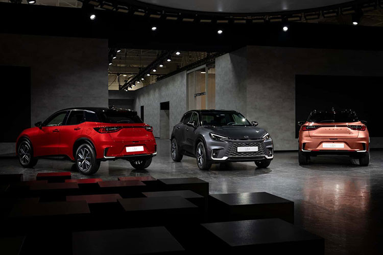 LBX là mẫu xe đầu tiên được Lexus phát triển chủ yếu ở châu Âu. Dự kiến, xe sẽ bắt đầu được sản xuất vào cuối năm nay và bán ra thị trường từ đầu năm 2024. Giá xe Lexus LBX 2024 vẫn chưa được công bố.