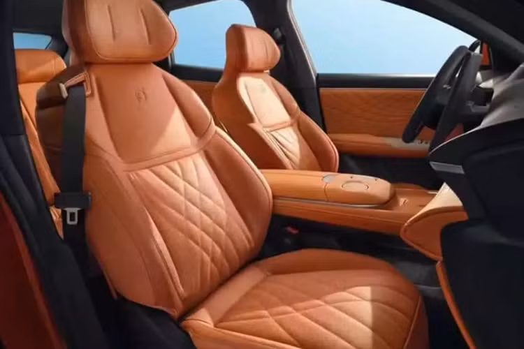 Dù mức giá xe Deepal S7 khá hợp lý, nhưng Deepal vẫn muốn mang đến cho xe S7 1 giá bán tốt hơn, cũng như khi lắng nghe yêu cầu của khách về bản Deepal S7 520 Max giá rẻ, hãng đã cho ra đời Deepal S7 520 Pro, với giá bán rẻ hơn 10.000 nhân dân tệ, tương đương 32 triệu đồng.