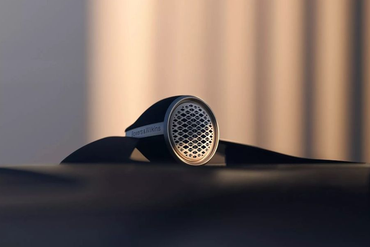 Ngoài ra, mẫu xe MPV Volvo EM90 còn được cung cấp nhiều trang bị để hỗ trợ hệ thống ADAS, bao gồm camera độ phân giải cao, camera quan sát xung quanh, radar sóng milimet và cảm biến siêu âm. Bên cạnh yếu tố an toàn, sức khỏe của khách hàng cũng là vấn đề được Volvo chú trọng.