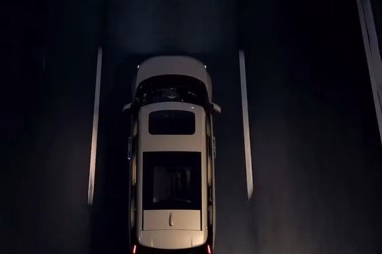 “EM90 được thiết kế để mang lại sự thoải mái và an tâm theo phong cách Scandinavia” - Giám đốc Phát triển sản phẩm của Volvo - ông Erik Severinson cho biết trong một thông cáo báo chí. “Đó là một chiếc xe đặt ra tiêu chuẩn mới cho sự sang trọng hiện đại – một từ mà ngày nay thường được thay thế bằng khái niệm “chất lượng cuộc sống”. 