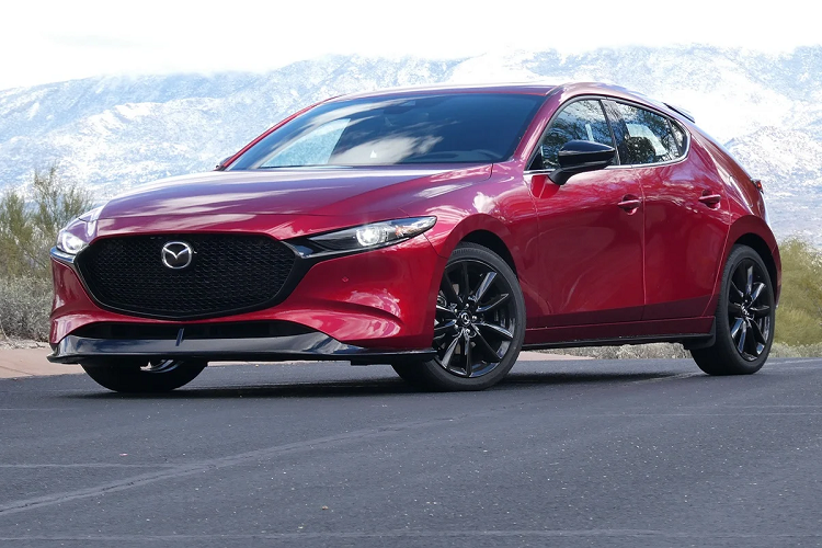 Mazda hiện chưa công bố thông số động cơ của Mazda3 mới nhưng một số nguồn tin cho biết xe sẽ không có thay đổi gì về trang bị vận hành. Trong khi đó tại Úc, tùy chọn động cơ SkyActiv-X kết hợp hộp số sàn đã bị loại bỏ trên mẫu xe này.