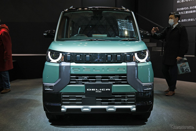 Chiếc xe kei car Mitsubishi Delica Mini về cơ bản chính là kẻ kế nhiệm của đàn anh eK Cross Space. Xe được chia thành 4 phiên bản là G, T, G Premium và T Premium. Thuộc phân khúc xe kei car nên Mitsubishi Delica Mini sở hữu kích thước điển hình, bao gồm chiều dài 3.395 mm, chiều rộng 1.475 mm và chiều cao 1.830 mm.