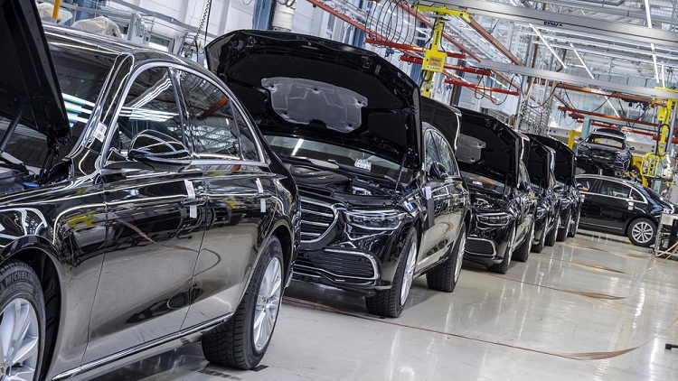 Mercedes-Benz ngung san xuat S-Class, EQS vi vu xa sung 2 nguoi tu vong-Hinh-2